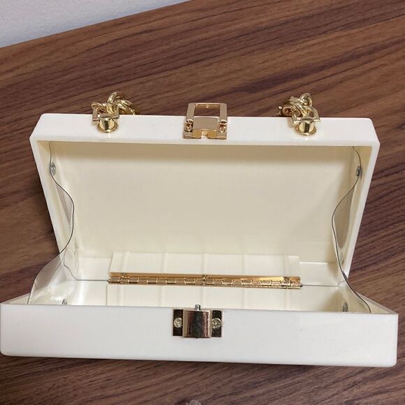 NWOT Cream Rectangular Acrylic Bag with GoldTone Triple Chain Top Handle. - Picture 6 of 7